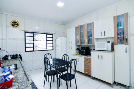 Casa à venda com 160m², 2 quartos e 3 vagasCozinha 