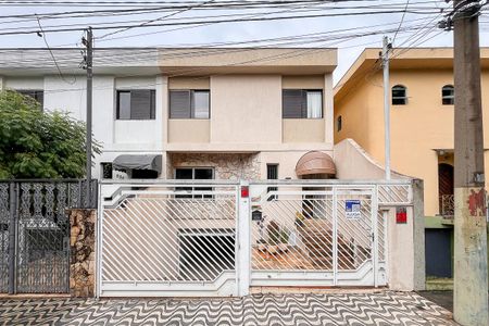 Casa à venda com 200m², 3 quartos e 4 vagasFachada + plaquinha