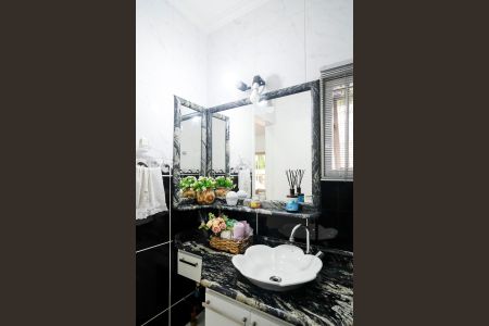 Casa à venda com 200m², 3 quartos e 4 vagasLavabo