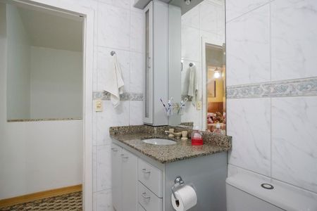 Casa à venda com 200m², 3 quartos e 4 vagasBanheiro 