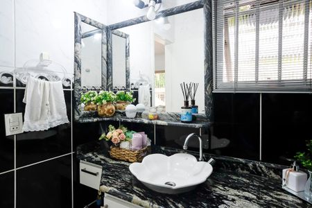 Casa à venda com 200m², 3 quartos e 4 vagasLavabo