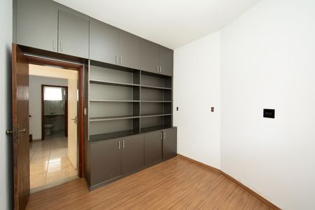 Casa à venda com 431m², 6 quartos e 4 vagas Casa à venda com 431m², 6 quartos e 4 vagasquarto 1