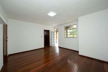 Casa à venda com 431m², 6 quartos e 4 vagas Casa à venda com 431m², 6 quartos e 4 vagasquarto 3