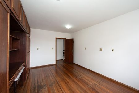 Casa à venda com 431m², 6 quartos e 4 vagas Casa à venda com 431m², 6 quartos e 4 vagasquarto 6