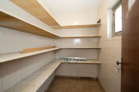 Casa à venda com 431m², 6 quartos e 4 vagas Casa à venda com 431m², 6 quartos e 4 vagasDespensa