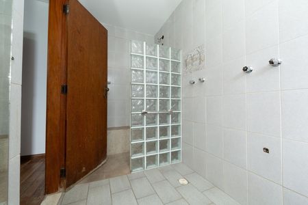 Casa à venda com 431m², 6 quartos e 4 vagas Casa à venda com 431m², 6 quartos e 4 vagasbanhe\ 2
