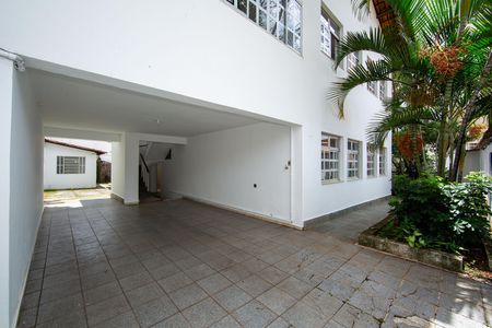 Casa à venda com 431m², 6 quartos e 4 vagas Casa à venda com 431m², 6 quartos e 4 vagasQuintal