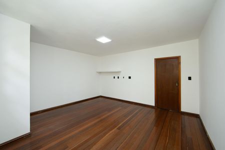 Casa à venda com 431m², 6 quartos e 4 vagas Casa à venda com 431m², 6 quartos e 4 vagasquarto 3