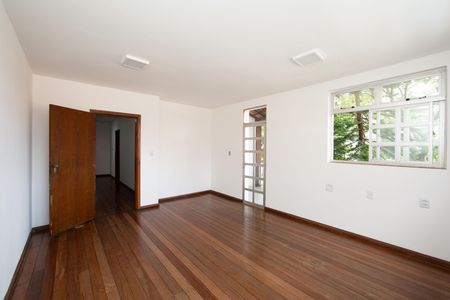 Casa à venda com 431m², 6 quartos e 4 vagas Casa à venda com 431m², 6 quartos e 4 vagasquarto 2