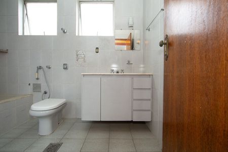 Casa à venda com 431m², 6 quartos e 4 vagas Casa à venda com 431m², 6 quartos e 4 vagasbanhe\ 4