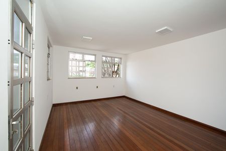 Casa à venda com 431m², 6 quartos e 4 vagas Casa à venda com 431m², 6 quartos e 4 vagasquarto 2