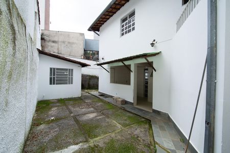 Casa à venda com 431m², 6 quartos e 4 vagas Casa à venda com 431m², 6 quartos e 4 vagasQuintal