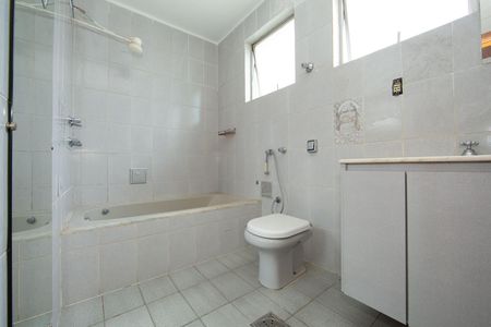 Casa à venda com 431m², 6 quartos e 4 vagas Casa à venda com 431m², 6 quartos e 4 vagasbanhe\ 4