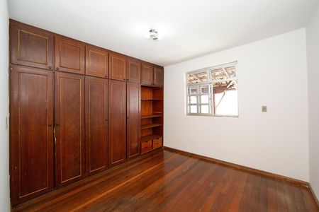Casa à venda com 431m², 6 quartos e 4 vagas Casa à venda com 431m², 6 quartos e 4 vagasquarto 5