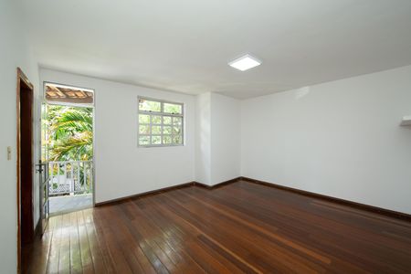 Casa à venda com 431m², 6 quartos e 4 vagas Casa à venda com 431m², 6 quartos e 4 vagasquarto 3