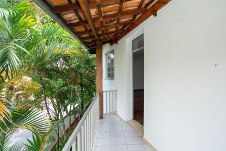 Casa à venda com 431m², 6 quartos e 4 vagas Casa à venda com 431m², 6 quartos e 4 vagasVaranda quarto 3