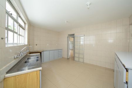 Casa à venda com 431m², 6 quartos e 4 vagas Casa à venda com 431m², 6 quartos e 4 vagasCozinha