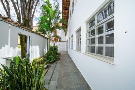 Casa à venda com 431m², 6 quartos e 4 vagas Casa à venda com 431m², 6 quartos e 4 vagasQuintal