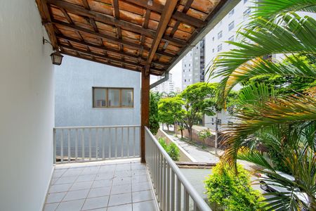 Casa à venda com 431m², 6 quartos e 4 vagas Casa à venda com 431m², 6 quartos e 4 vagasvaranda