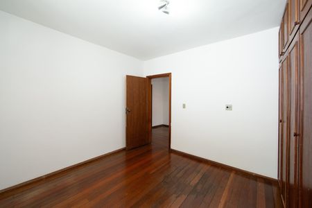 Casa à venda com 431m², 6 quartos e 4 vagas Casa à venda com 431m², 6 quartos e 4 vagasquarto 5