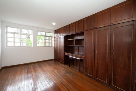 Casa à venda com 431m², 6 quartos e 4 vagas Casa à venda com 431m², 6 quartos e 4 vagasquarto 6
