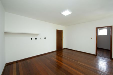 Casa à venda com 431m², 6 quartos e 4 vagas Casa à venda com 431m², 6 quartos e 4 vagasquarto 3