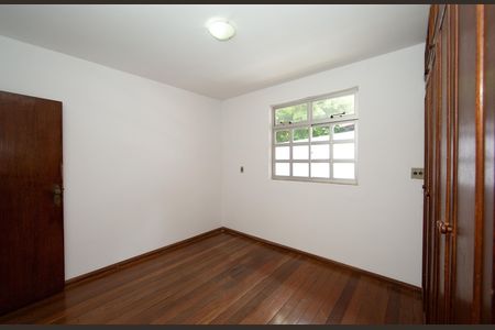 Casa à venda com 431m², 6 quartos e 4 vagas Casa à venda com 431m², 6 quartos e 4 vagasquarto 4