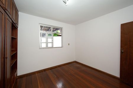 Casa à venda com 431m², 6 quartos e 4 vagas Casa à venda com 431m², 6 quartos e 4 vagasquarto 5