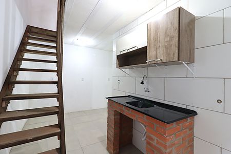Sala cozinha de casa para alugar com 1 quarto, 28m² em Mário Quintana, Porto Alegre