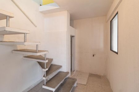 Sala de casa para alugar com 2 quartos, 100m² em Km 18, Osasco