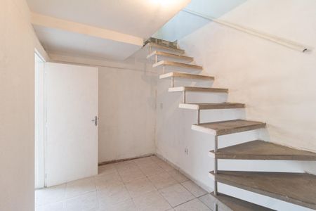 Sala de casa para alugar com 2 quartos, 100m² em Km 18, Osasco