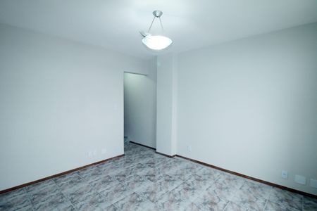 Sala de apartamento para alugar com 3 quartos, 70m² em Olaria, Rio de Janeiro