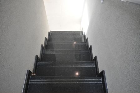Casa à venda com 180m², 4 quartos e 2 vagasEscada de acesso