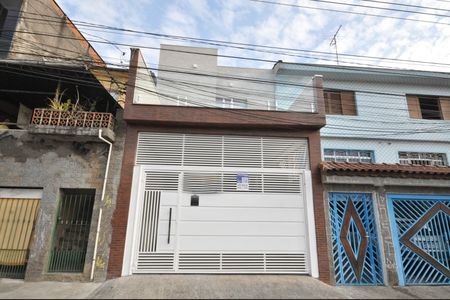 Casa à venda com 180m², 4 quartos e 2 vagas Casa à venda com 180m², 4 quartos e 2 vagasFachada