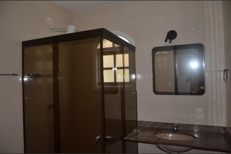 Casa de condomínio para alugar com 200m², 4 quartos e 4 vagas