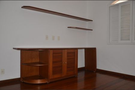 Casa de condomínio para alugar com 200m², 4 quartos e 4 vagas