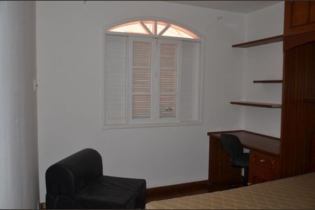 Casa de condomínio para alugar com 200m², 4 quartos e 4 vagas