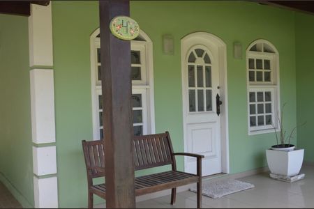 Casa de condomínio para alugar com 200m², 4 quartos e 4 vagas