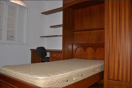 Casa de condomínio para alugar com 200m², 4 quartos e 4 vagas
