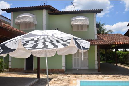 Casa de condomínio para alugar com 200m², 4 quartos e 4 vagas