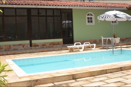 Casa de condomínio para alugar com 200m², 4 quartos e 4 vagas