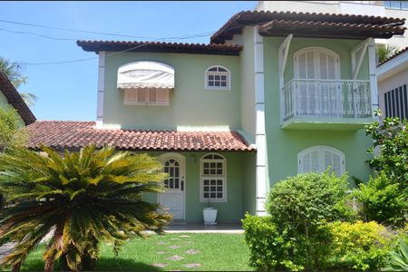 Casa de condomínio para alugar com 200m², 4 quartos e 4 vagas