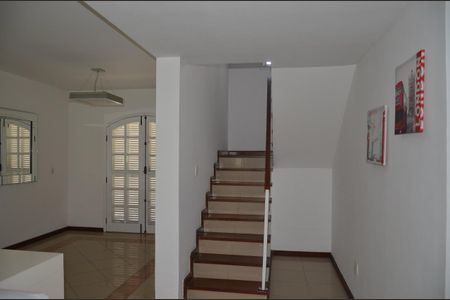 Casa de condomínio para alugar com 200m², 4 quartos e 4 vagas