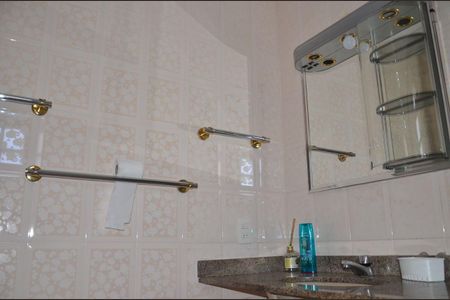 Casa de condomínio para alugar com 200m², 4 quartos e 4 vagas