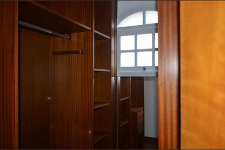 Casa de condomínio para alugar com 200m², 4 quartos e 4 vagas