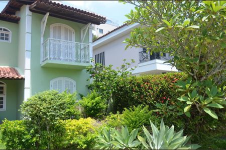 Casa de condomínio para alugar com 200m², 4 quartos e 4 vagas