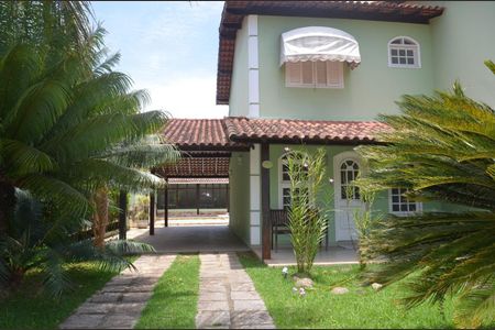 Casa de condomínio para alugar com 200m², 4 quartos e 4 vagas