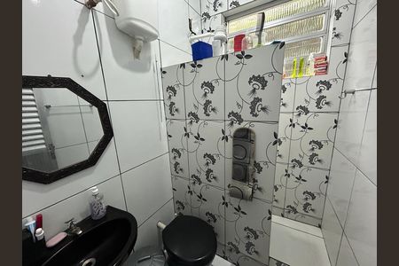 Casa à venda com 136m², 4 quartos e 2 vagasBanheiro