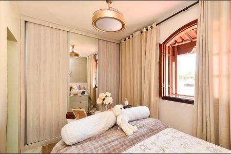 Casa para alugar com 353m², 4 quartos e 4 vagas Casa para alugar com 353m², 4 quartos e 4 vagasQuarto 3