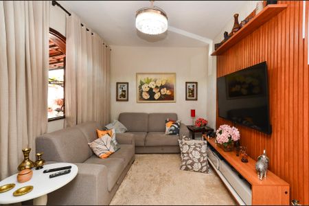 Sala de TV de casa para alugar com 4 quartos, 353m² em Renascença, Belo Horizonte